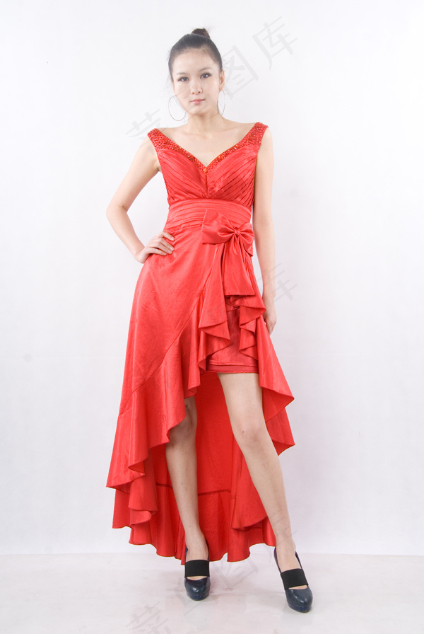 红色长款礼服