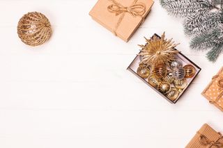 圣诞节垂直画幅场景圣诞装饰金色圣诞球(76)