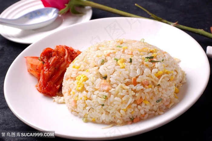 中华美食煮物三文鱼炒饭实拍摄影图中华美食