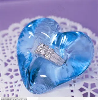 情人节物语-蓝色的心里的钻石戒指