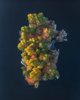 大海中孤立的岛屿鸟瞰摄影高清图片 大海中孤立的岛屿鸟瞰摄影高清图片