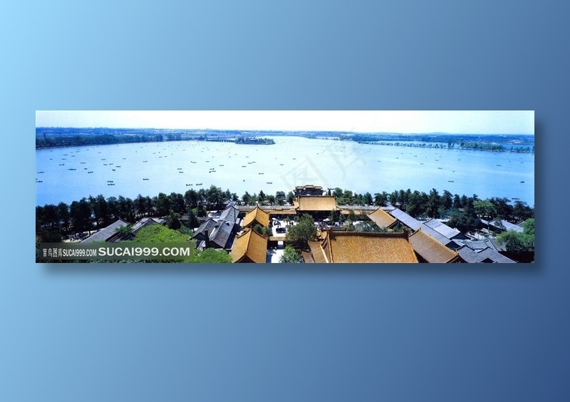 北京名胜-俯视湖边的金色琉璃瓦古建筑