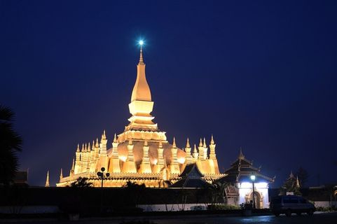 美丽的夜晚泰国建筑景色