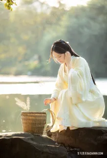 户外采药的古装女孩写真图片素材