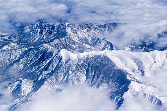 美丽的雪山图片