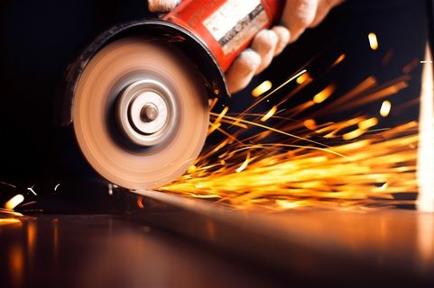 磨具系列 - 火星四射的磨具作业图片素材