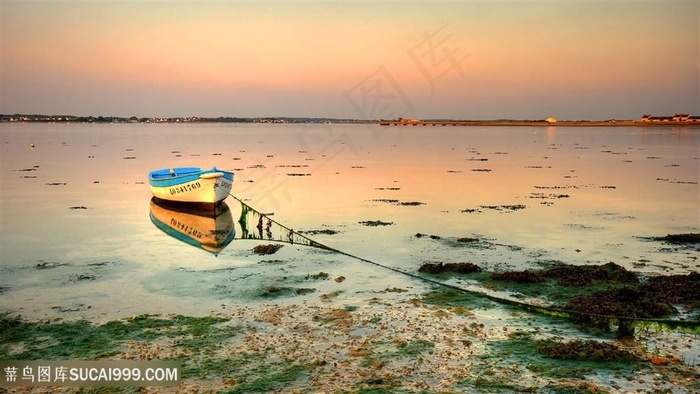 木船湖畔美景壁纸