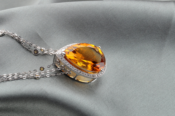 天然黄水晶项链图片素材