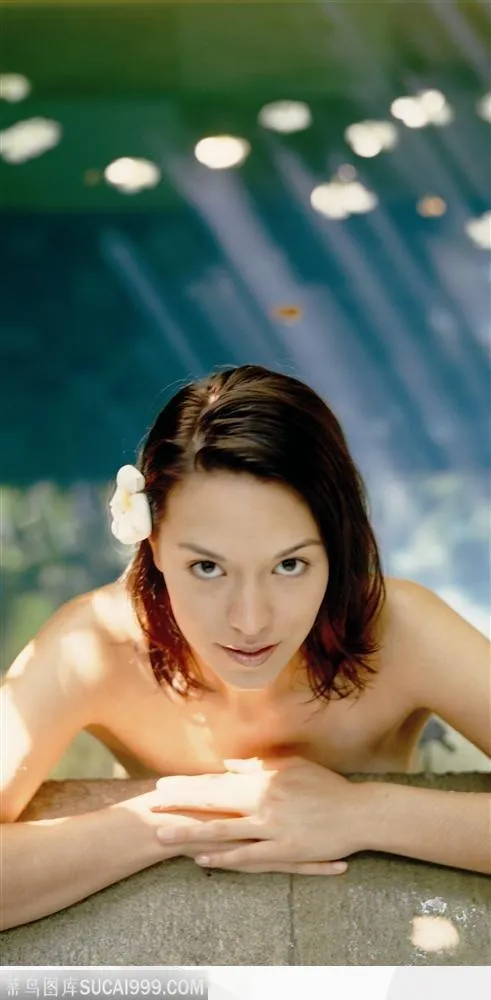 美容SPA（浴池中的女性图）