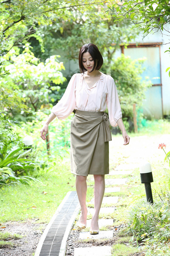 日女av人妻美女老师艺术生活照高清图片