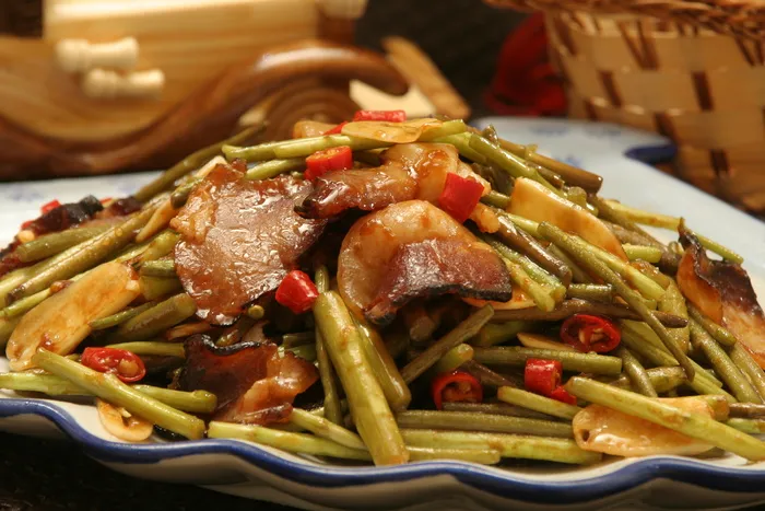 芦蒿炒腊肉 (1)