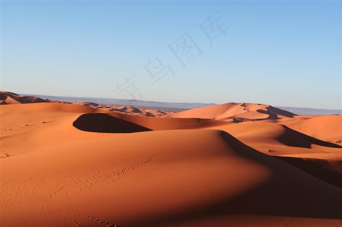 一望无际的沙漠景色