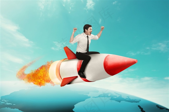 创意背着火箭的商务男士