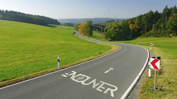 高清路面 速度跑车 车子背景 科技感背景