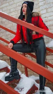 紧身皮裤美女写真图片 紧身皮裤美女写真图片