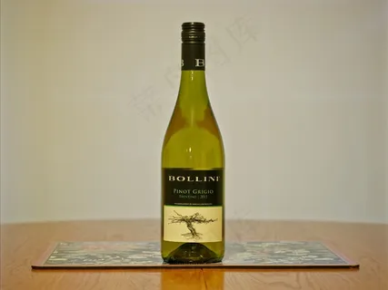 一瓶香槟美酒图片