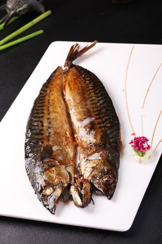 盐烤青花鱼 (1)
