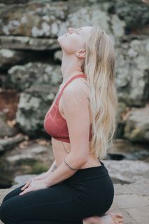 侧颜瑜伽美女图片 侧颜瑜伽美女图片