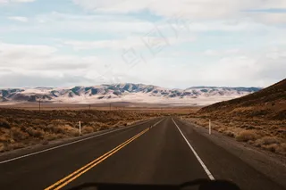 笔直柏油高速公路图片