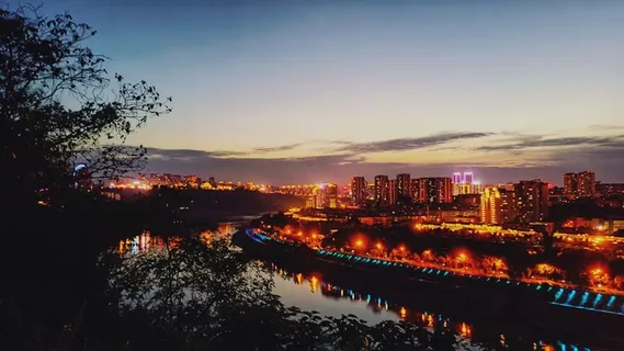 城市夜景、江边、灯火通明 城市夜景、江边、灯火通明