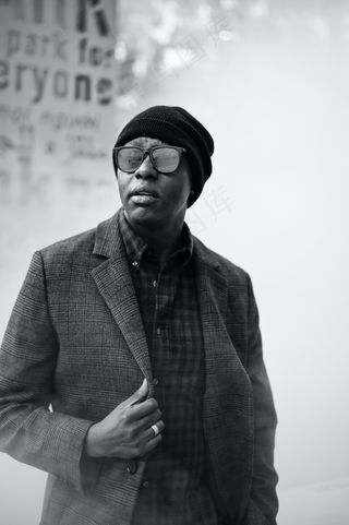 黑人西装帅哥图片