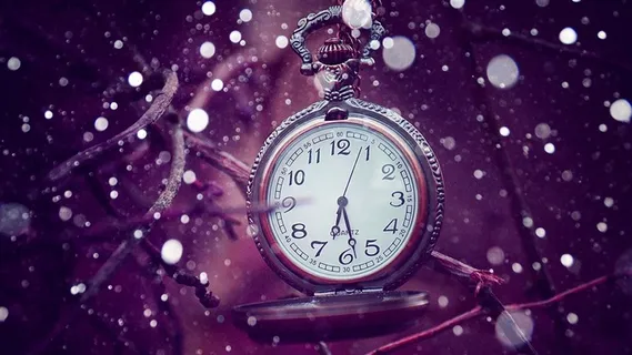 唯美雪花紫色钟表