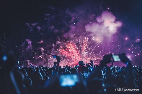 音乐会现场狂欢人群摄影图