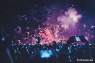 音乐会现场狂欢人群摄影图