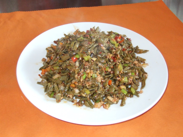 爆豆角炒肉粒