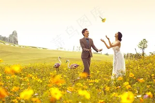 浪漫恋人春天田野婚纱外拍高清写真