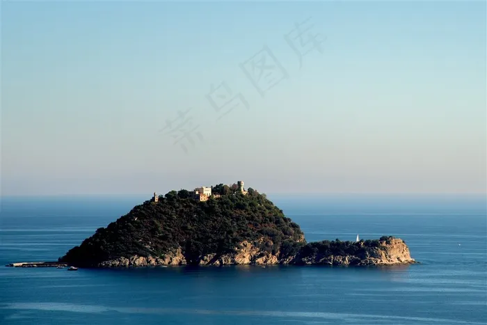 海上的岛屿图片