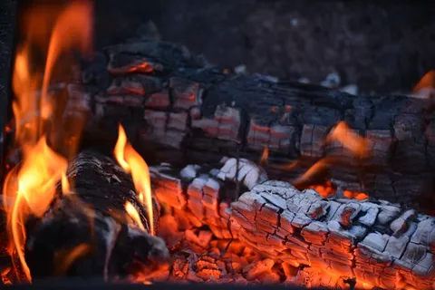 燃烧火苗火焰图片 燃烧火苗火焰图片