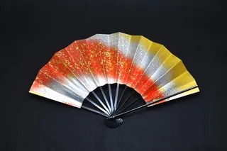 红黄相间的扇子