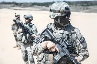 沙漠中的军人士兵高清素材