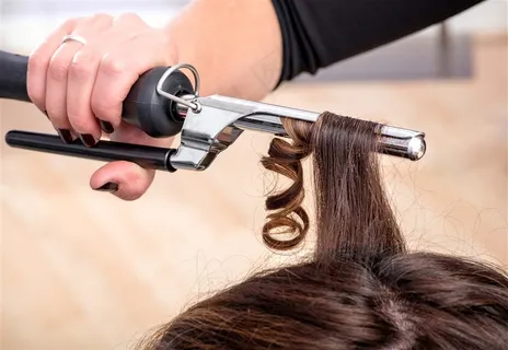 使用卷发棒卷发图片