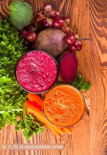 鲜榨葡萄汁和红萝卜汁 鲜榨葡萄汁和红萝卜汁