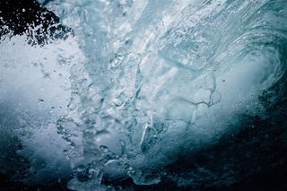 大海激起的浪花高清大图