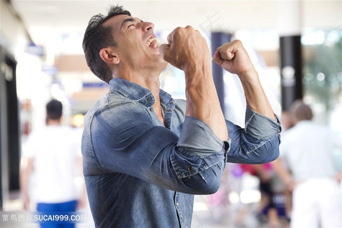 胜利庆祝的商务人士高清图