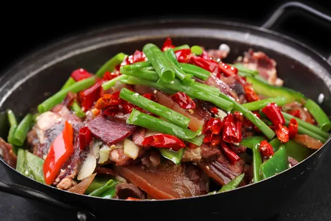 干锅带皮牛肉 (1)