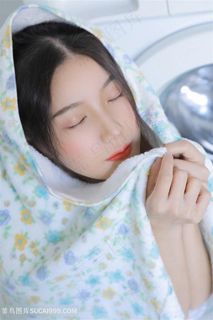 围着毛巾的高清美女图片