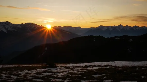 冬季山顶日落景观图片 冬季山顶日落景观图片