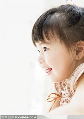 笑容满面的小女孩