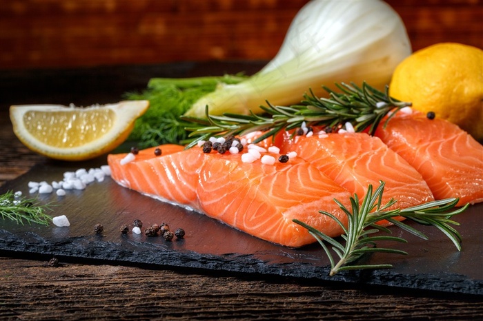 新鲜三文鱼美食图片