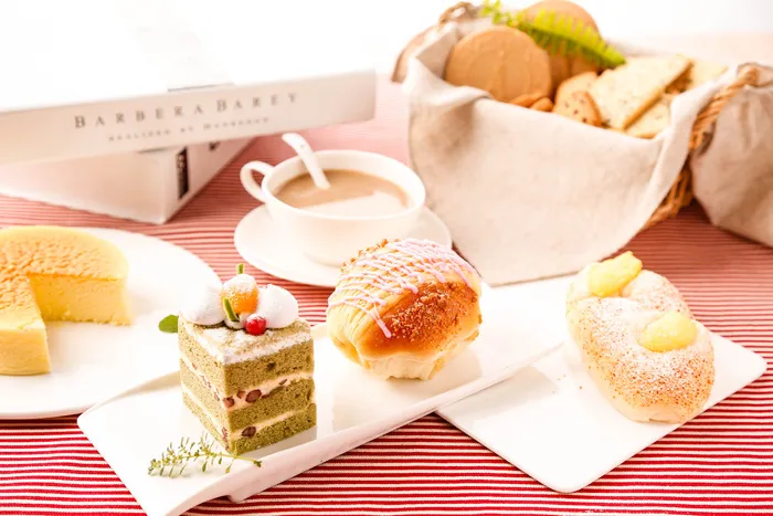 蛋糕店小蛋糕慕斯美食甜品图片