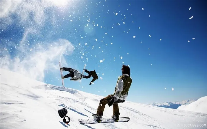 冬日雪山滑雪图片
