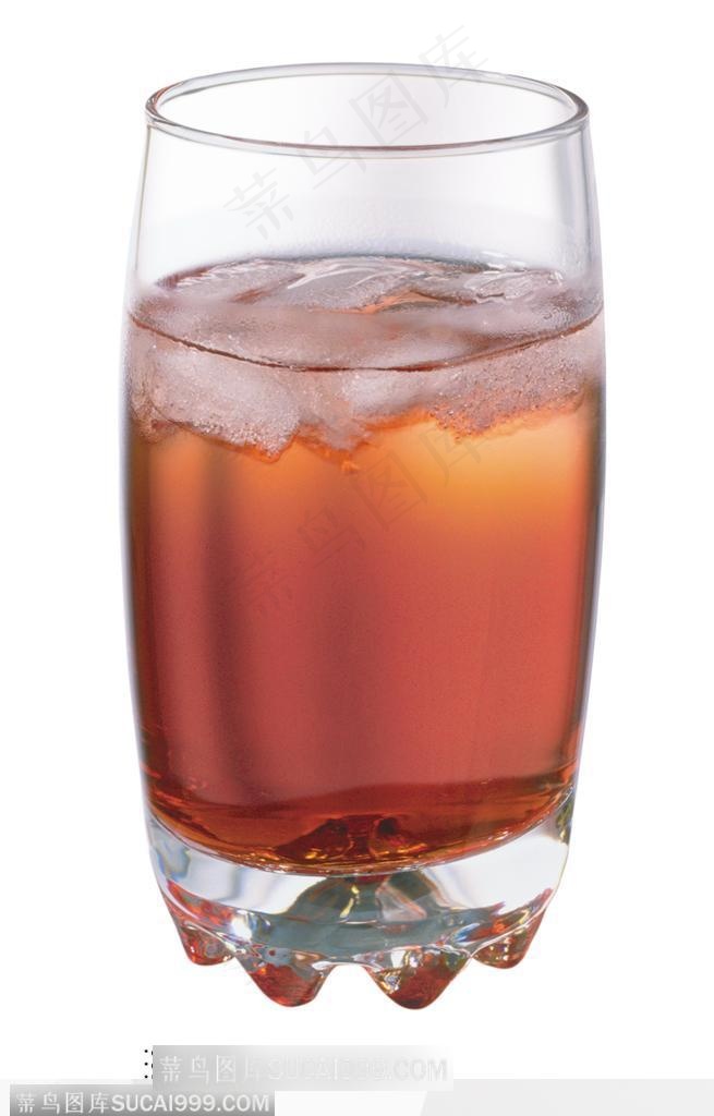 饮料特写-玻璃杯中褐色的酒水