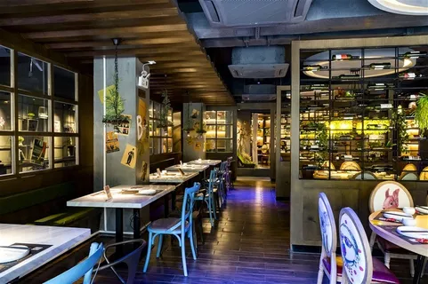 美食餐饮店铺内景