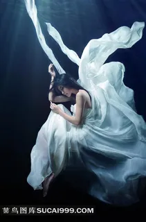 水下精灵写真大图片 水下精灵写真大图片