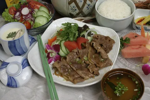 烧肉定食   烧肉定食