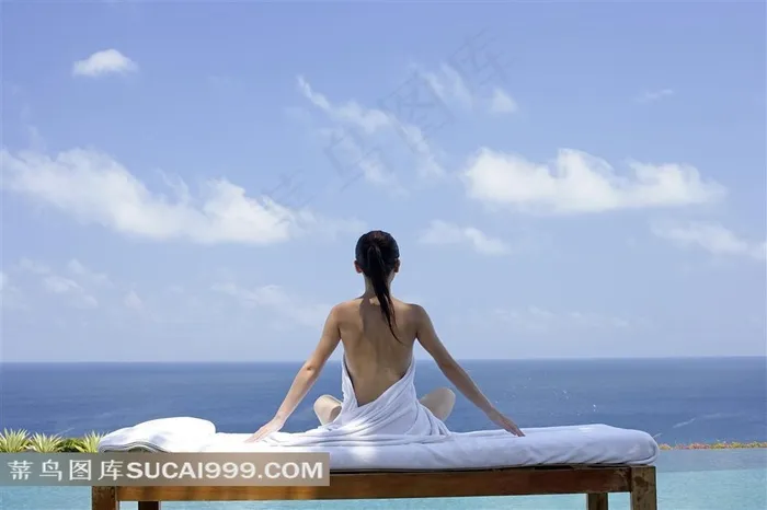 美容SPA 按摩床上瑜伽动作女性背影